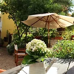 Bed & Breakfast La Petite Maison *